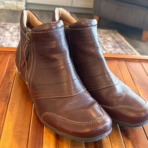 Taos Womens Habit Bootie HAB-13939 Brunette Size 11